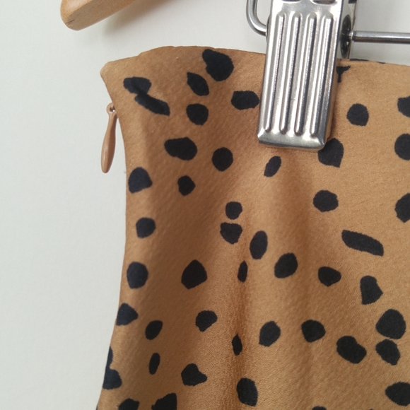 Silky Bias cut skirt animal print gold midi skirt NWOT - Picture 6 of 10